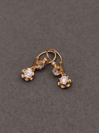 PAIRE DE boucles d'oreilles en or jaune 750°...
