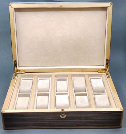 BOITE de présentation de montres en bois...