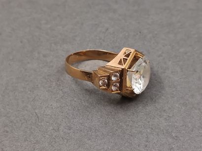 BAGUE en or jaune 750° ornée de pierres blanches

Poids...