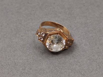 BAGUE en or jaune 750° ornée de pierres blanches

Poids...
