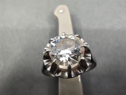 BAGUE en platine ornée d'un diamant taille...