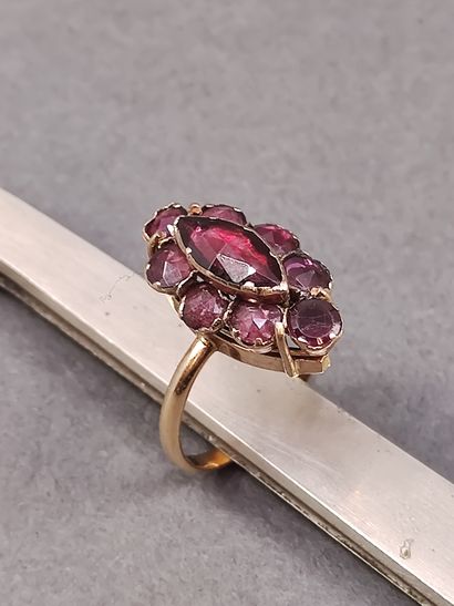 
BAGUE marquise en or jaune 750° ornée de...