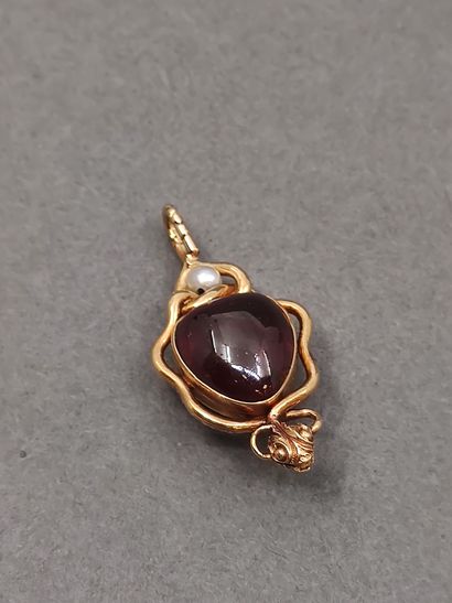 
TRAVAIL FRANCAIS 

PENDENTIF en or jaune...