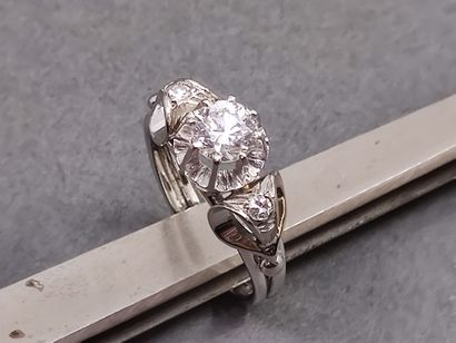 TRAVAIL Français 

BAGUE en or gris et platine...