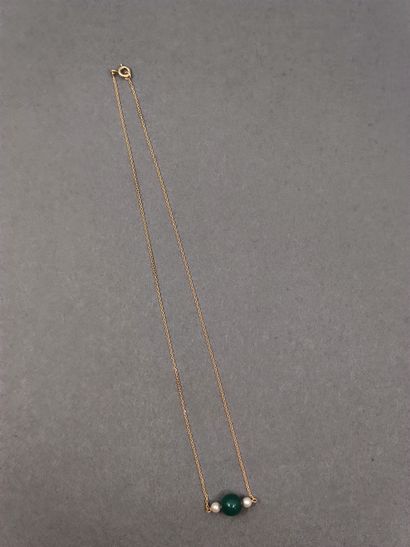 COLLIER en or jaune 750 et perle de chrysoprase...