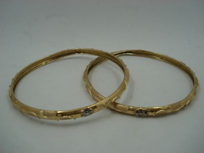 2 Bracelets rigides Or 2 tons 18kt 10,87...
