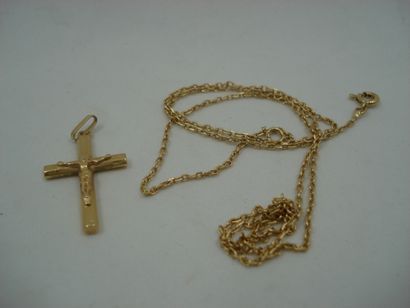 1 Croix Or 18kt 0,87 g 1 Chaîne Or 18kt 3,70...
