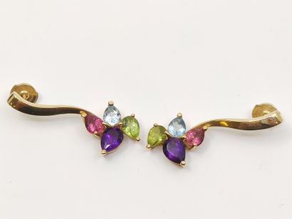 PAIRE DE boucles d'oreilles en or jaune 750...