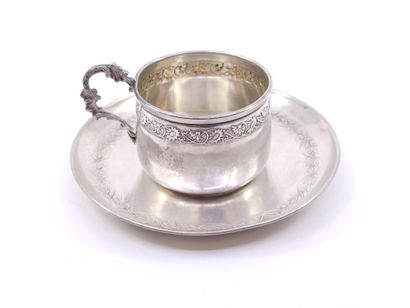 Orfèvre B. P

Tasse et sa sous tasse en argent...