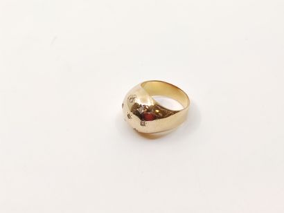 
BAGUE dôme en or jaune 750° pavée de pierres...
