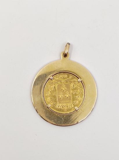 PENDENTIF en or jaune 750° ornée d'une pièce...