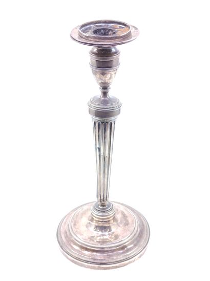 Grand bougeoire en argent 

Base ronde, fut...