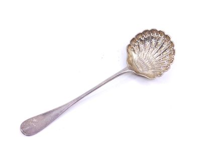 Cuillère à saupoudrer en argent

Poinçon...