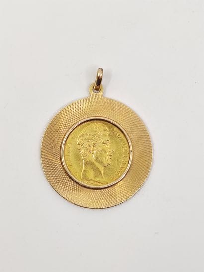 PENDENTIF en or jaune 750° ornée d'une pièce...