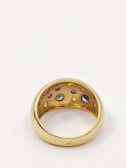 BAGUE jonc en or 750°, pavée d'un tutti frutti...