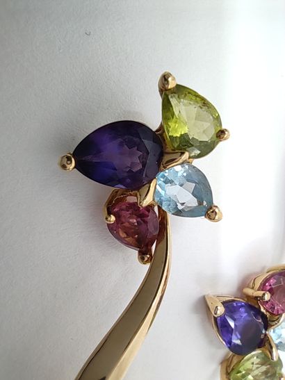 PAIRE DE boucles d'oreilles en or jaune 750...