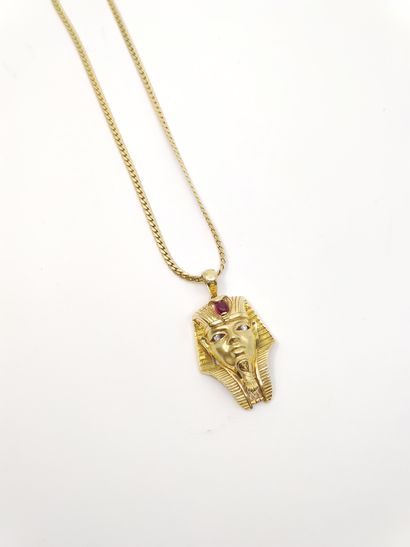 COLLIER en or jaune 750 ° supportant un pendentif...