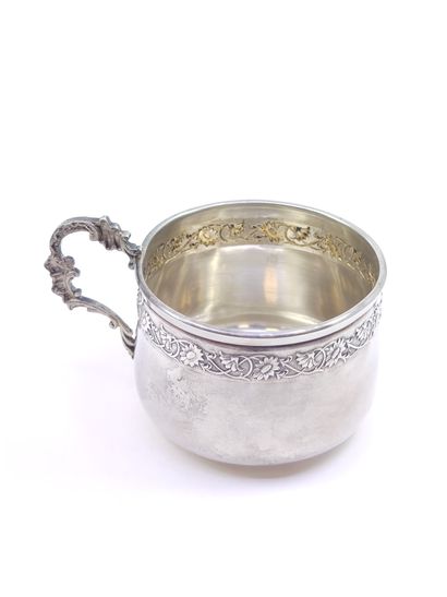 Orfèvre B. P

Tasse et sa sous tasse en argent...