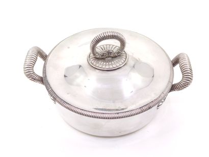 Légumier à anse en argent 

A décor de frise...