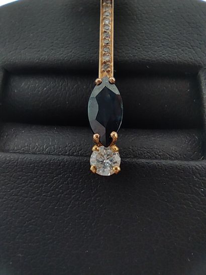 PAIRE de pendants d'oreilles en or jaune...