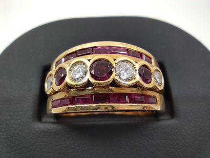 BAGUE en or 750°, ornée de quatre diamants...