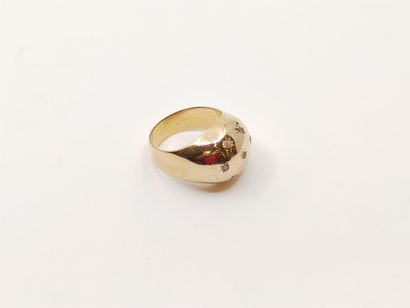 
BAGUE dôme en or jaune 750° pavée de pierres...
