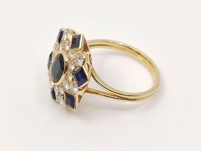 BAGUE en or 750° ornée de diamants et de...