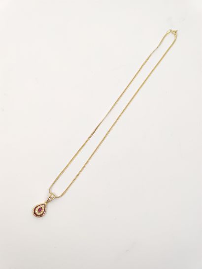 TRAVAIL FRANCAIS

COLLIER en or 18 kt supportant...