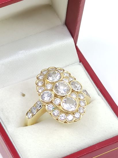 BAGUE en or jaune 750°, ornée d'un diamant...