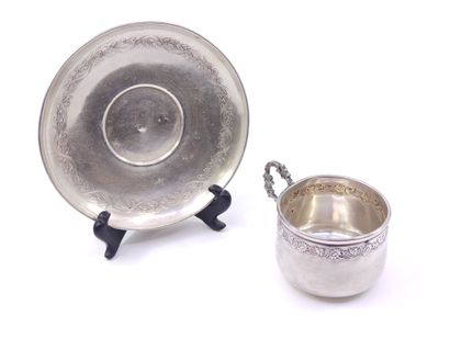 Orfèvre B. P

Tasse et sa sous tasse en argent...