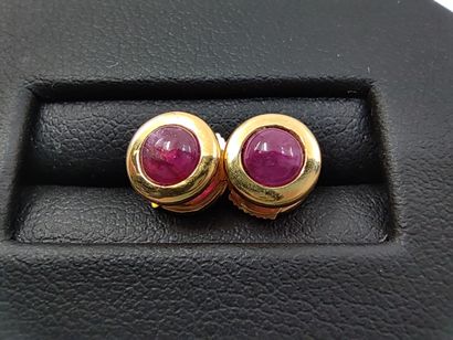 PAIRE de boutons d'oreilles en or jaune 750°...