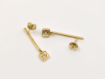 PAIRE de pendants d'oreilles en or jaune...