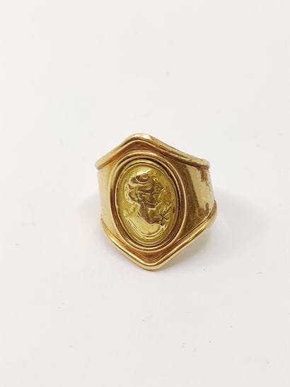 
LOT d'or 750° comprenant :

Bracelet articulé 

Bague...