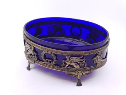JARDINIERE ovale en metal argente a ceinture...