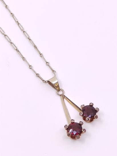 CHAINE en or gis 750 accompagné d'un pendentif...