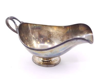 Sauciere casque en argent sur piedouche 

De...