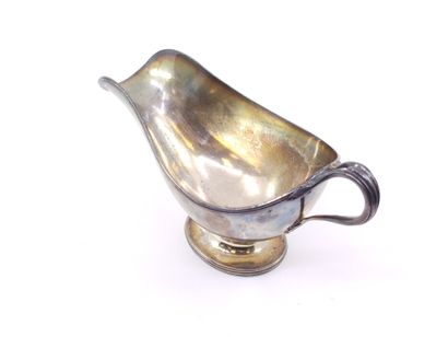 Sauciere casque en argent sur piedouche 

De...