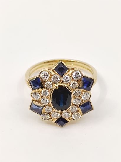 BAGUE en or 750° ornée de diamants et de...