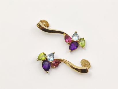 PAIRE DE boucles d'oreilles en or jaune 750...