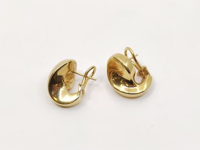PAIRE de boucles d'oreilles en or jaune 750°...