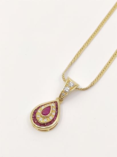 TRAVAIL FRANCAIS

COLLIER en or 18 kt supportant...