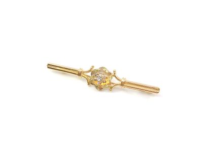 LOT d'or 750° comprenant :

Deux broches...