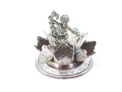 Porte bougie de table en argent à décor d'un...