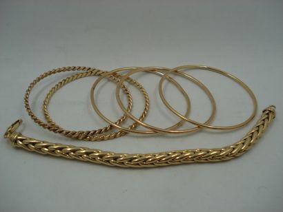 2 Bracelets Or 18kt 25,26 g joncs torsadés...