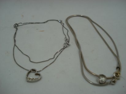 1 Collier Or gris 18kt et éclats diamants...