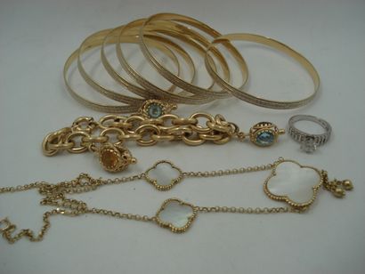1 Bague Or gris 18kt et pierres 5,06 g 1...