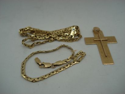 1 Croix Or jaune 18kt 4,35 g 1 Collier Or...