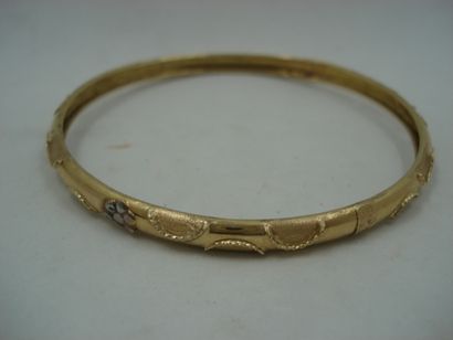 1 Bracelet Or 2 tons 18kt 5,14 g joncs effet...