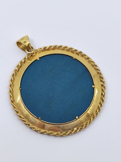 MINIATURE représentant une dame priant, cerclage...