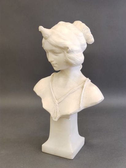 FRENCH WORK

White marble bust on a base,...